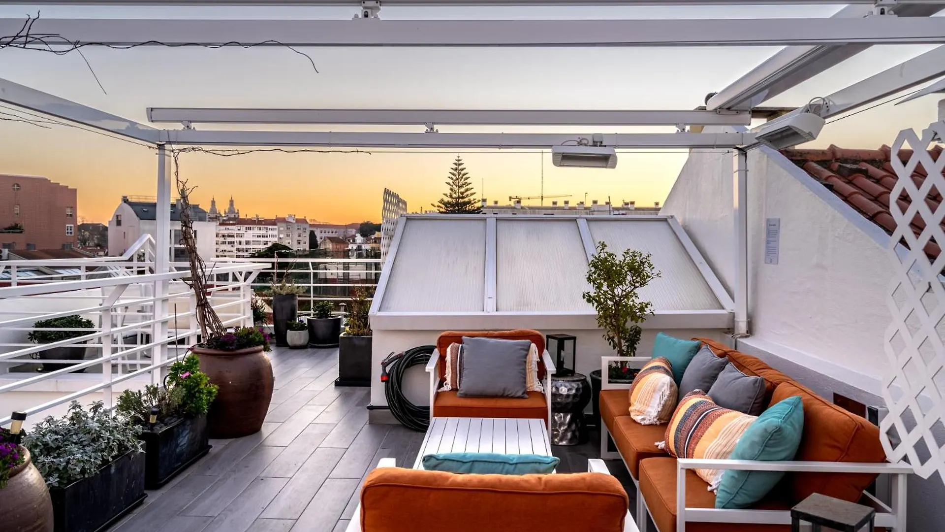 Apartment Ferienwohnung T1 Oasis With Amazing Terrace Lissabon